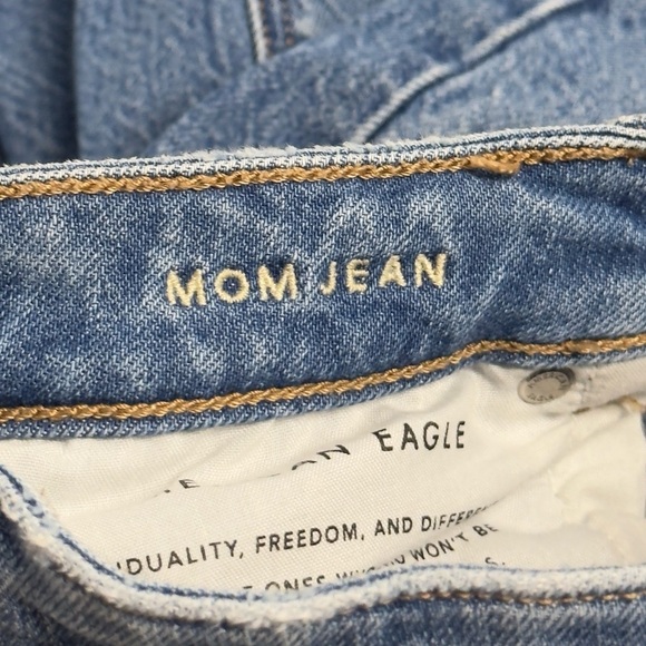 American Eagle Mom Jeans Distressed - Picture 3 of 5